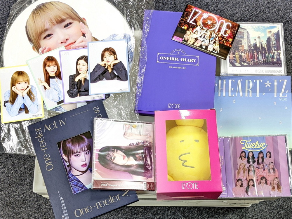K-POPアイドルIZ*ONEの韓国版CDやグッズをお売りいただきました！